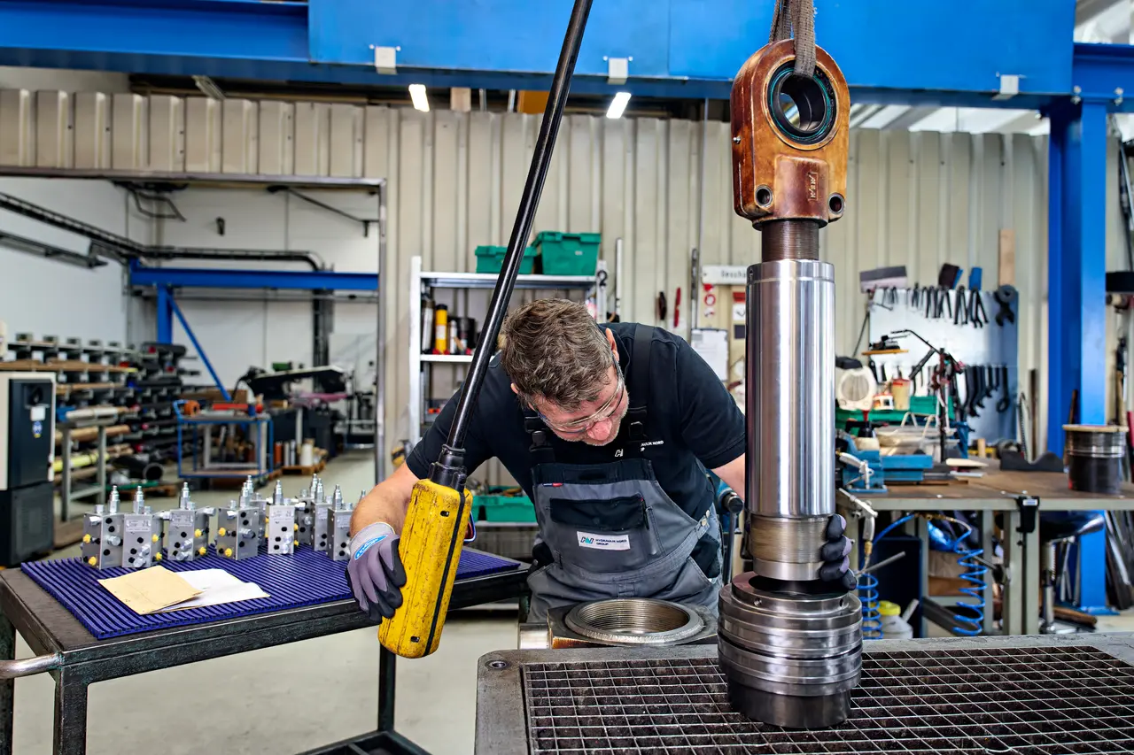 Mitarbeiter bei der Wartung