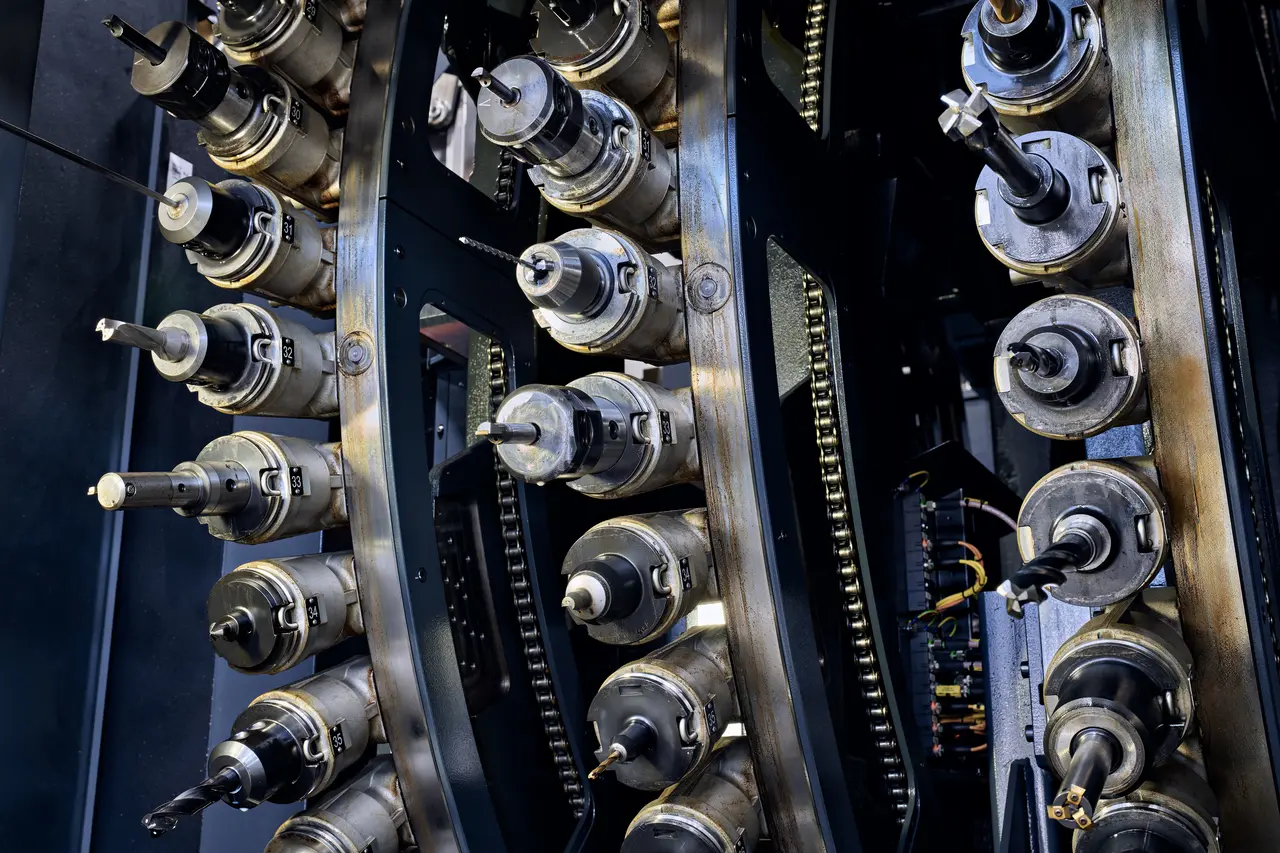 Bohrer für präzises Fertigung - Das Innenleben einer CNC-Fräsmaschine